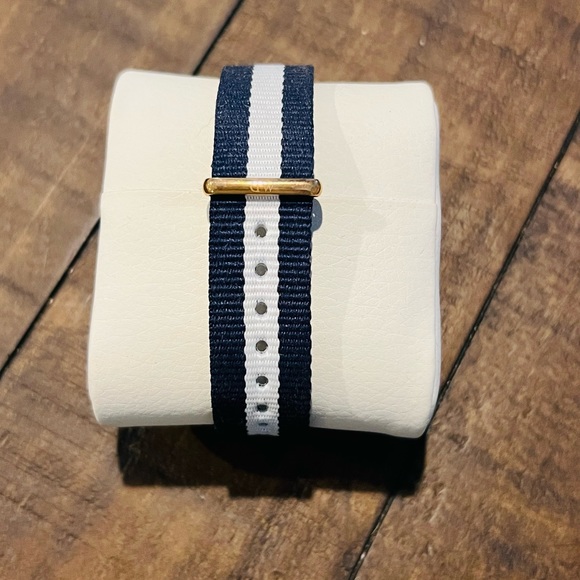 Daniel Wellington Accessories - Daniel Wellington Ladies Watch Band 18mm NEW